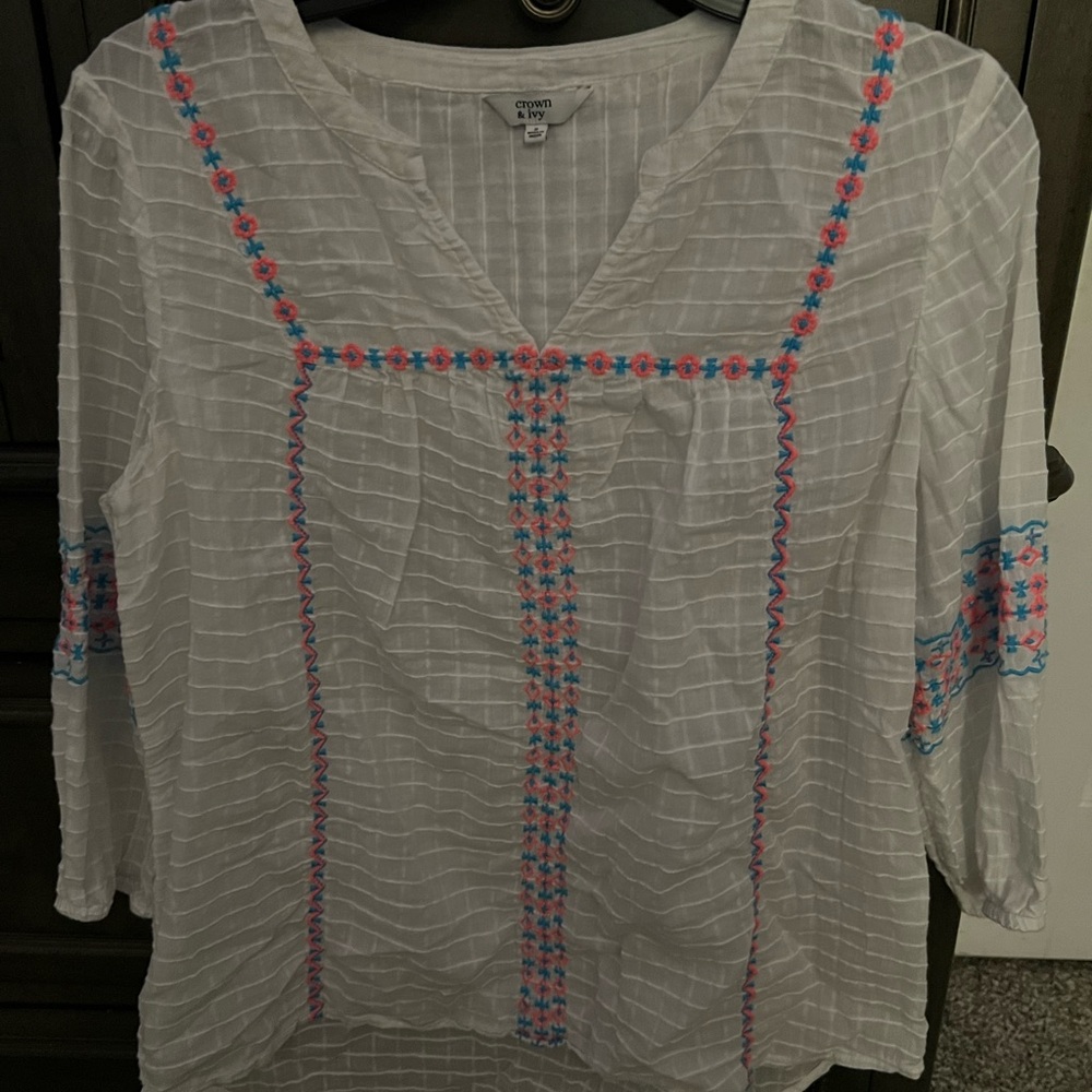 Women’s Crown and Ivy Top